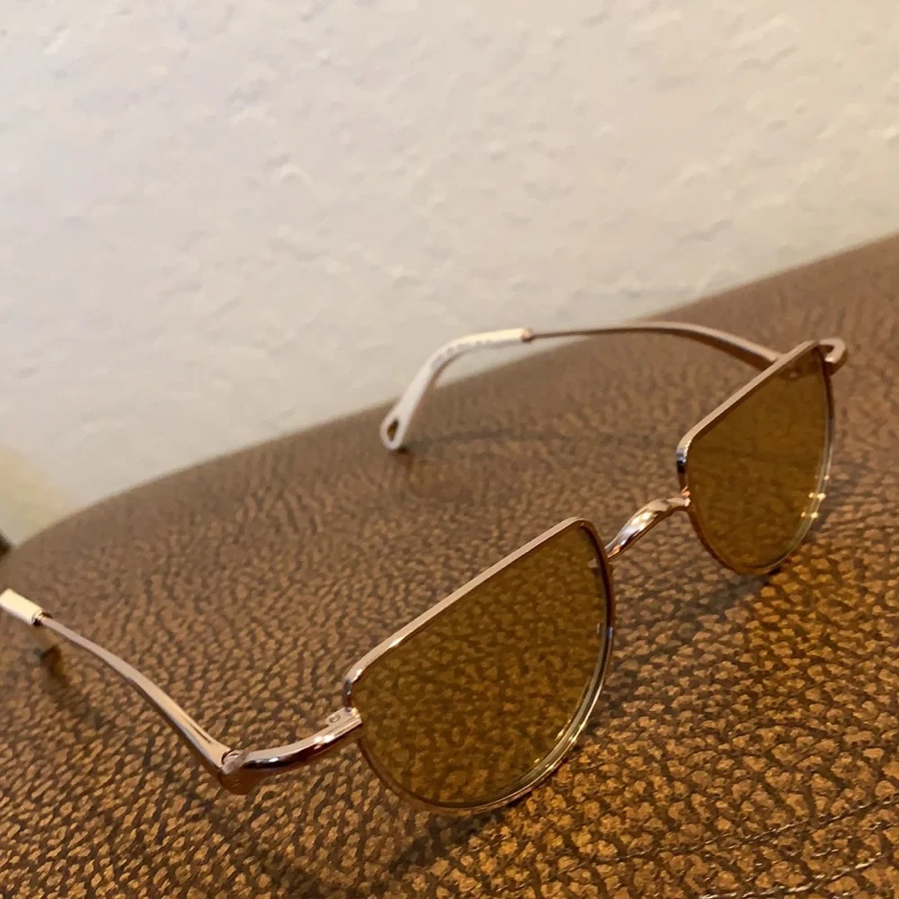 Chloe Sunglasses Ayla Rose Gold Half Circle Lenses intensify the retro appeal! - Picture 4 of 10